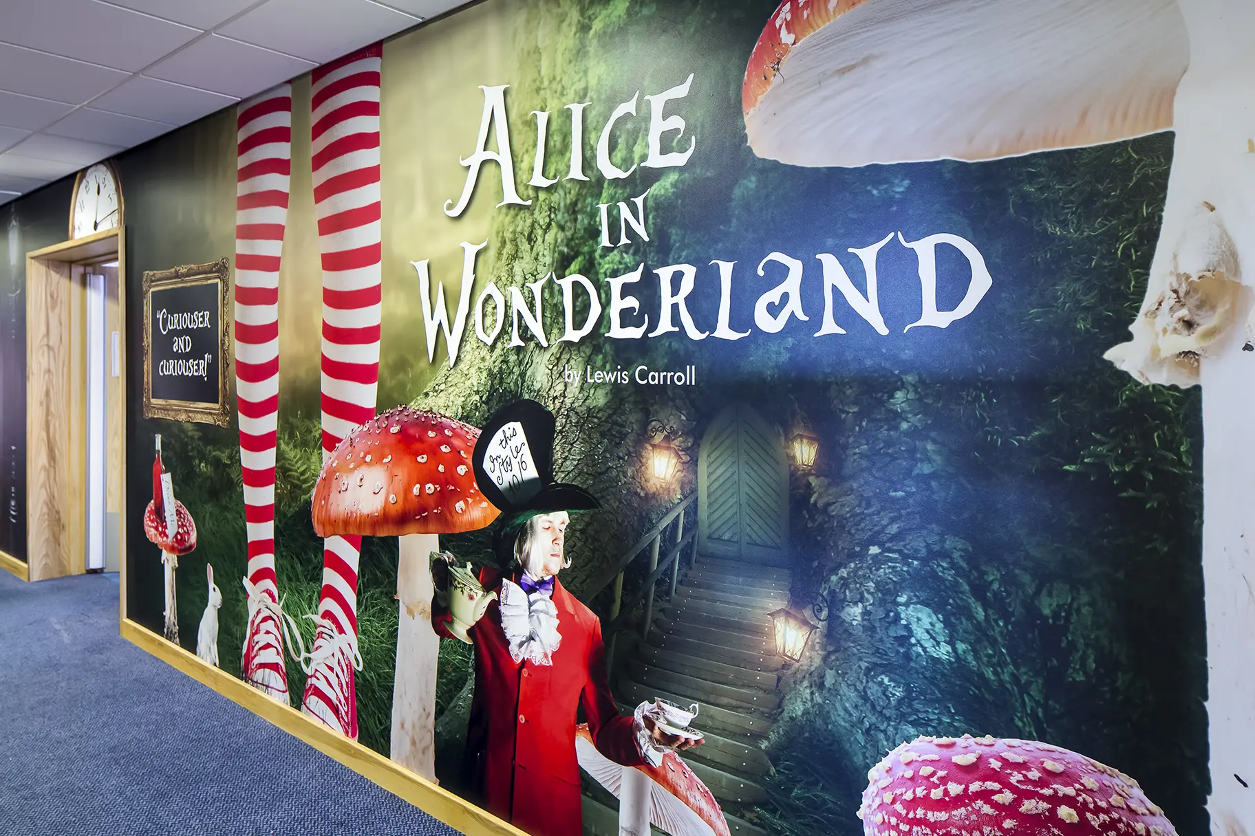 Lee chapel book corridor